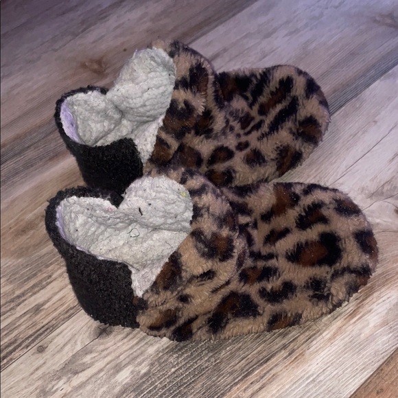 Leopard Print Fuzzy Slippers